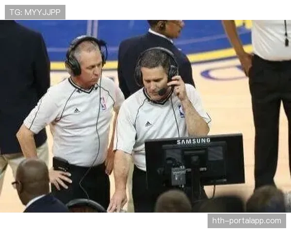 NBA试行“裁判麦克风”全程直播,为联盟官方流媒体订阅服务提供独家内容 NBA试行“裁判麦克风”全程直播,为联盟官方流媒体订阅服务提供独家内容